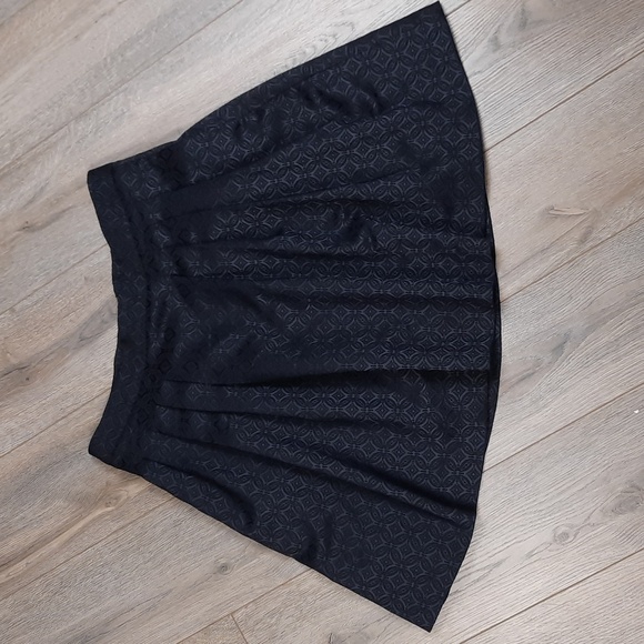Banana Republic Factory navy blue & black damask short pleated skirt, size 8 - Picture 1 of 7